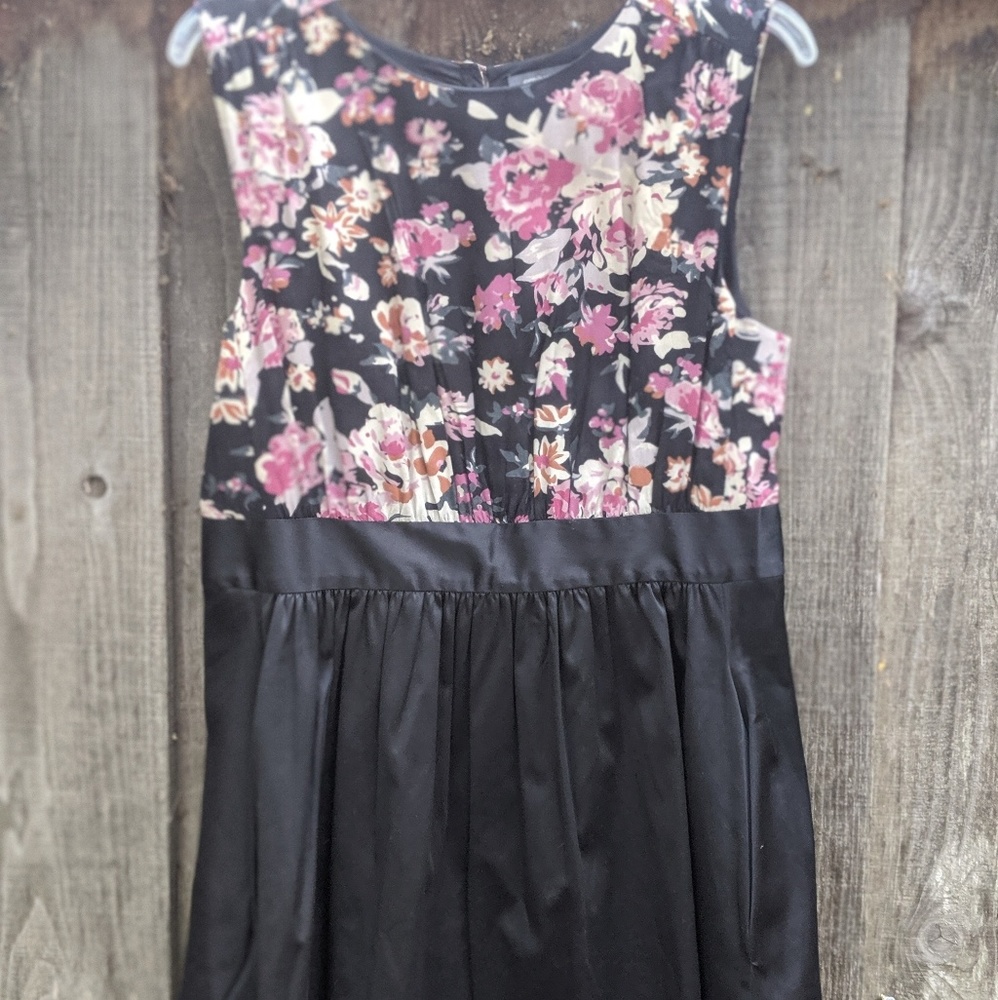 NWT ✨ Beautiful Floral + Black emilyandfin Dress!